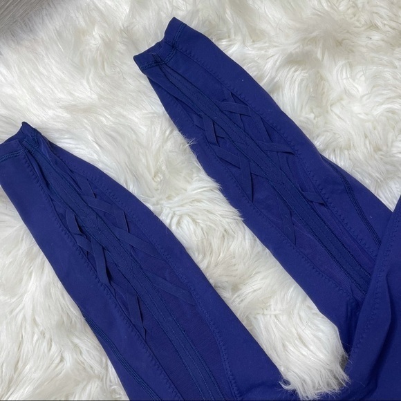 Lululemon Essential Rhythm Workout‎ Leggings 4 - Picture 3 of 12